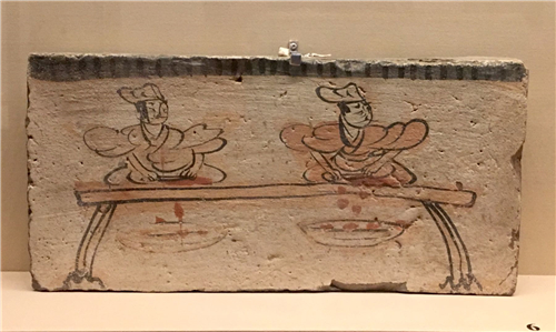 这块魏晋时期彩绘切肉图壁画砖,出土于甘肃骆驼城魏晋壁画墓群.