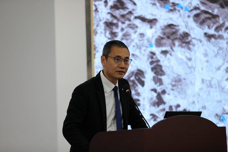 浙江省文物考古研究所研究馆员王宁远汇报浙江杭州良渚古城及水利系统遗址的新发现和研究进展