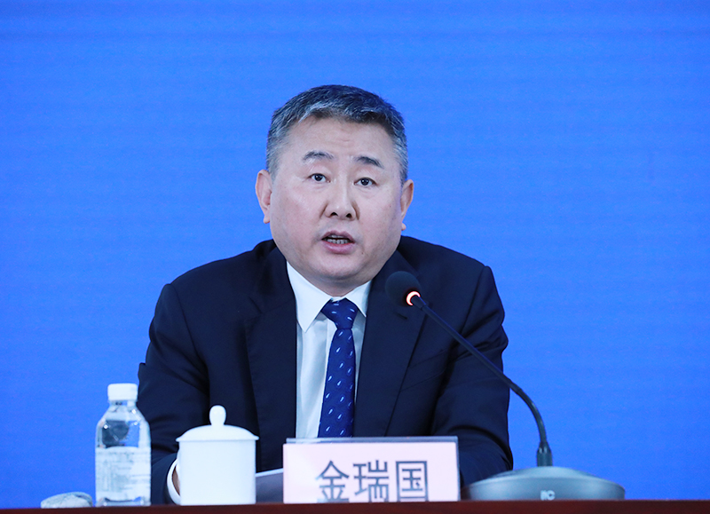 国家文物局新闻发言人、政策法规司长金瑞国主持发布会