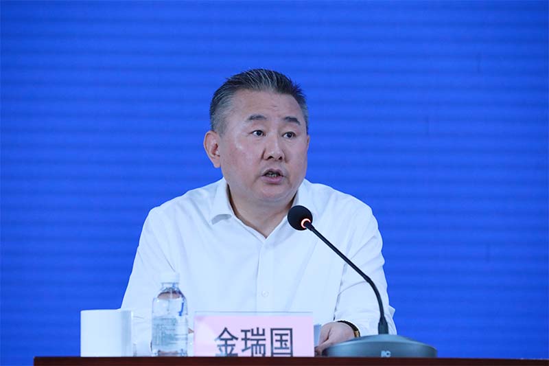 国家文物局新闻发言人、政策法规司司长金瑞国主持发布会