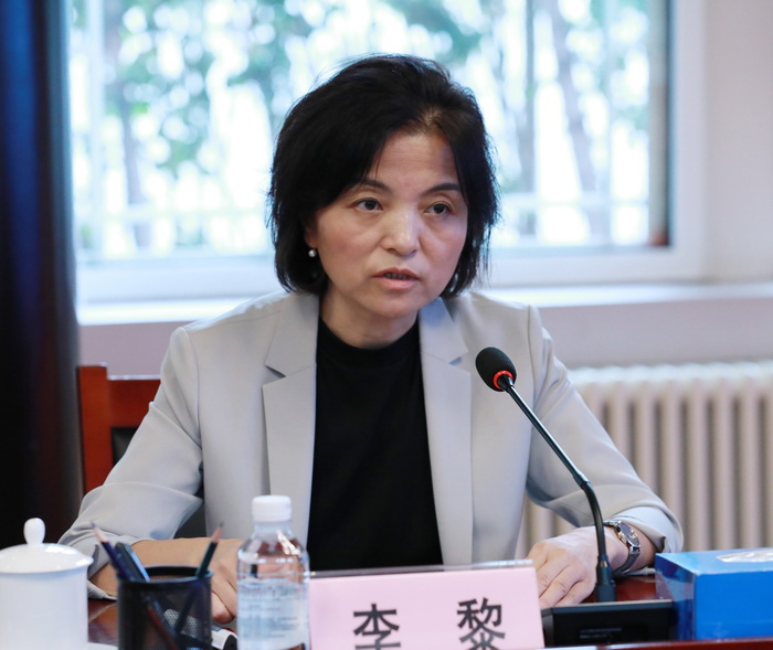 中国文化遗产研究院副院长李黎介绍青海省玛多县尕日塘秦刻石调查报告