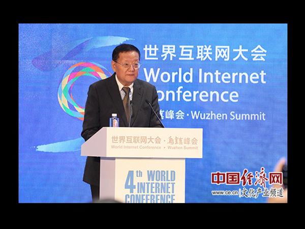 凤凰卫视董事局主席兼行政总裁刘长乐发表主旨演讲